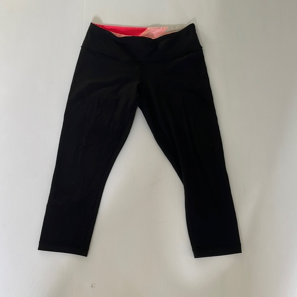 Lululemon Inspire Crop Black Reversible Capri Leggings - Picture 2 of 5
